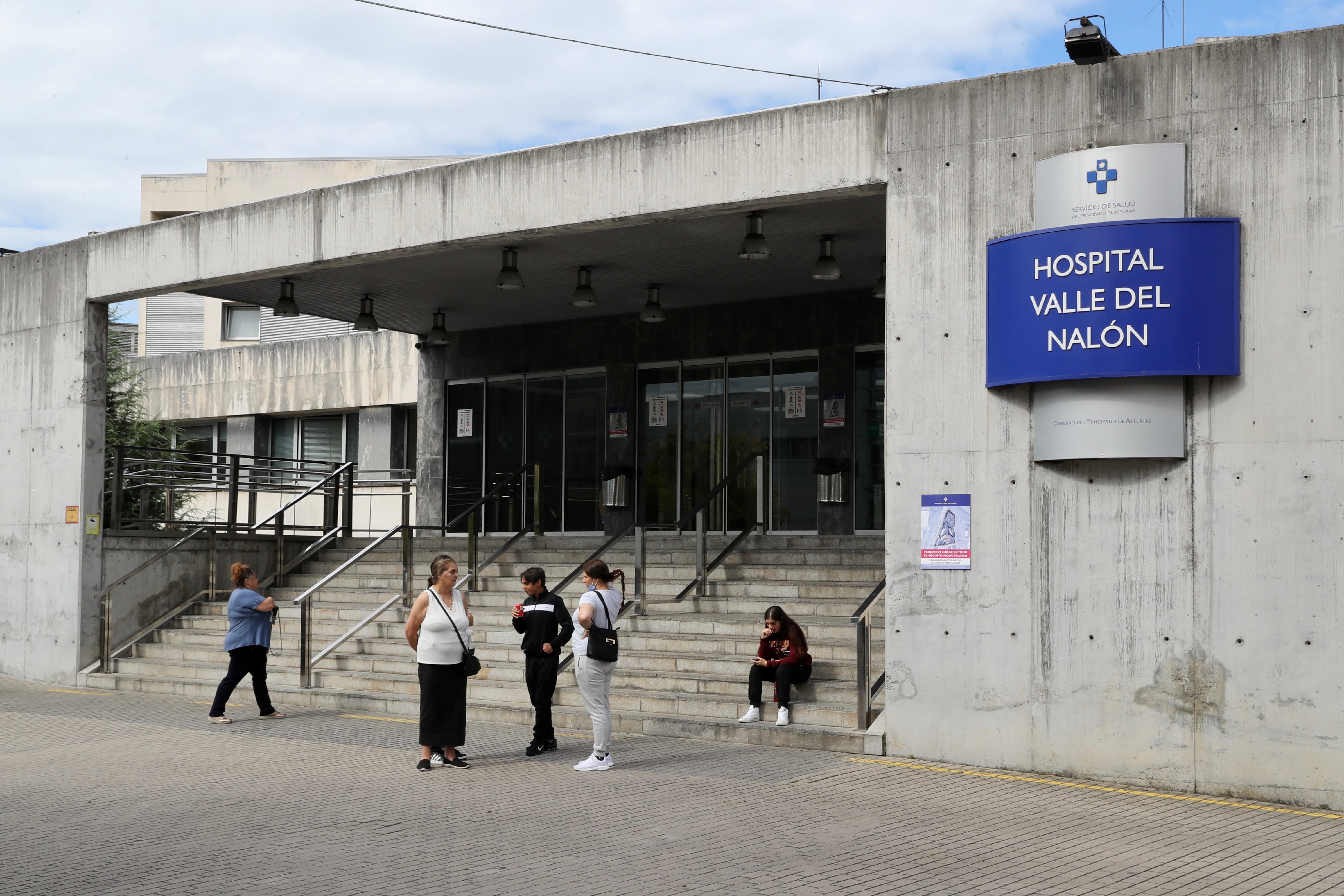 Vista del exterior del Hospital Valle del Nalón este miércoles. EFE/J.L. Cereijido