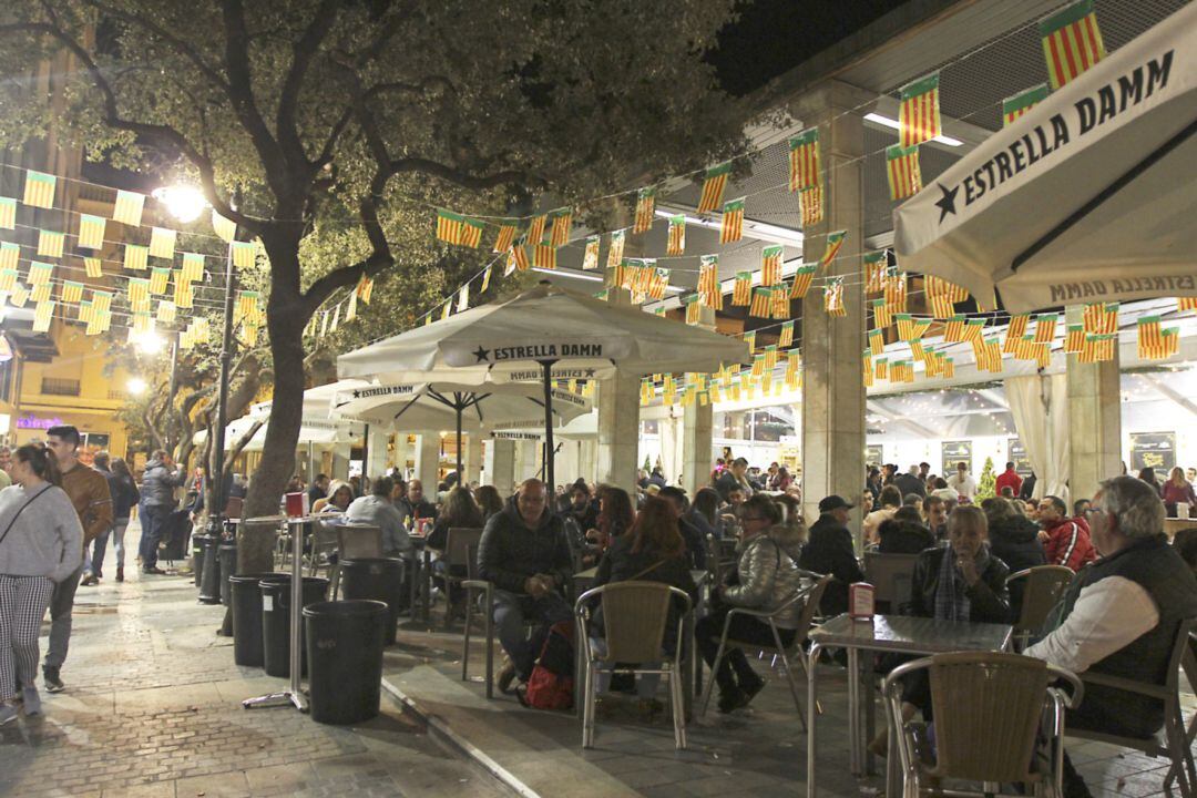 Terraza en la plaza Santa Clara de Castelló