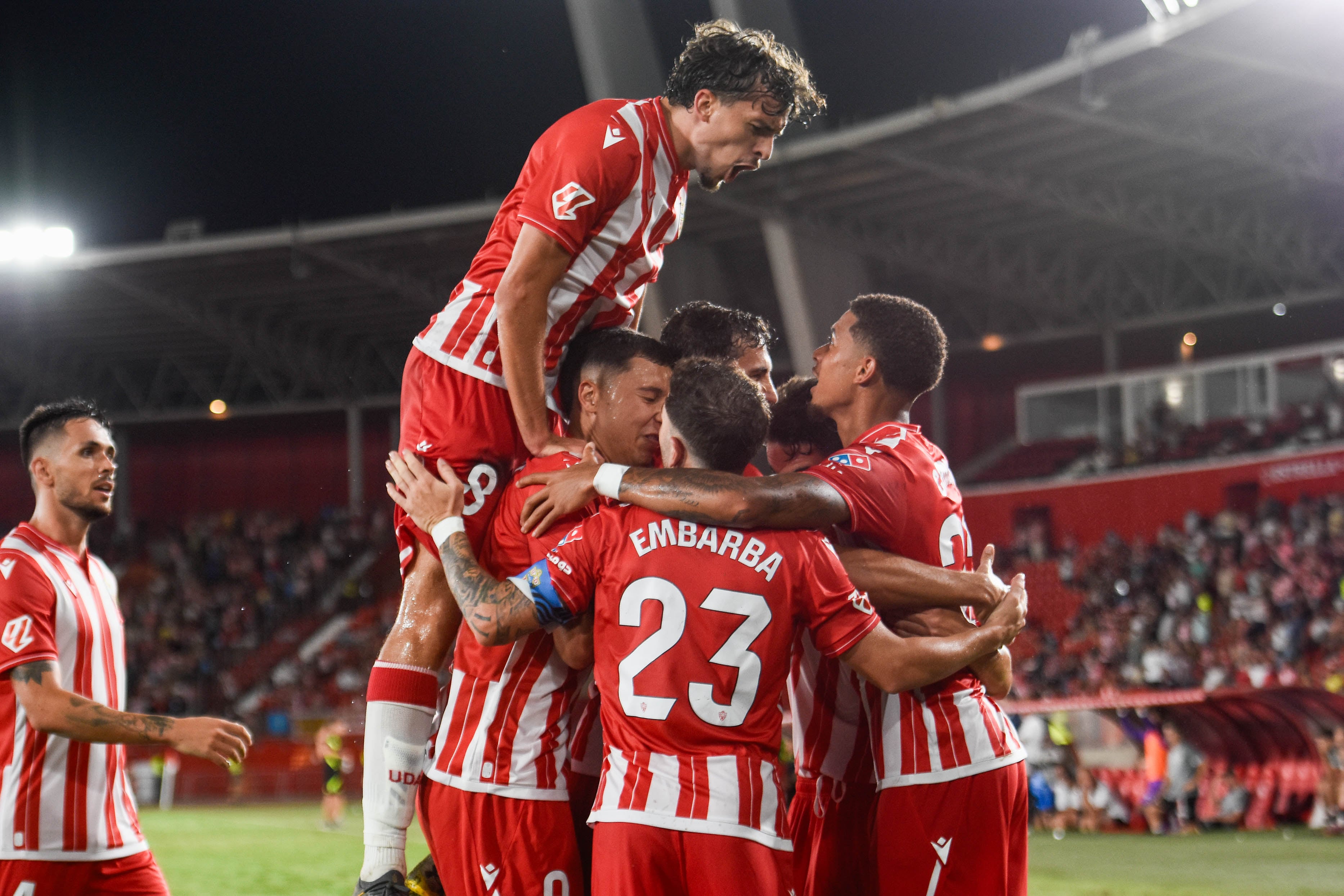 Las lesiones obligan a salir al mercado y reforzar plantilla.