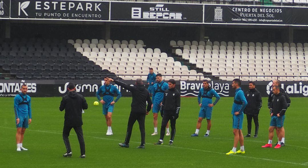 La plantilla del C.D.Castellón prepara el partido ante el Alcorcón en Castalia
