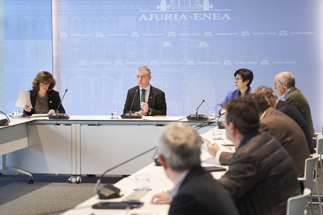 El lehendakari preside la reunión del comité asesor que le asiste como director único del Plan de Protección Civil de Euskadi