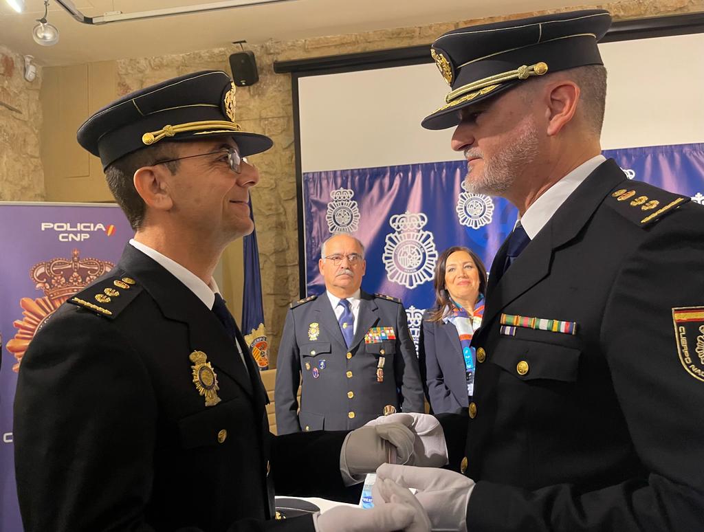 Toma posesión del nuevo jefe de la Policía Nacional de Linares.