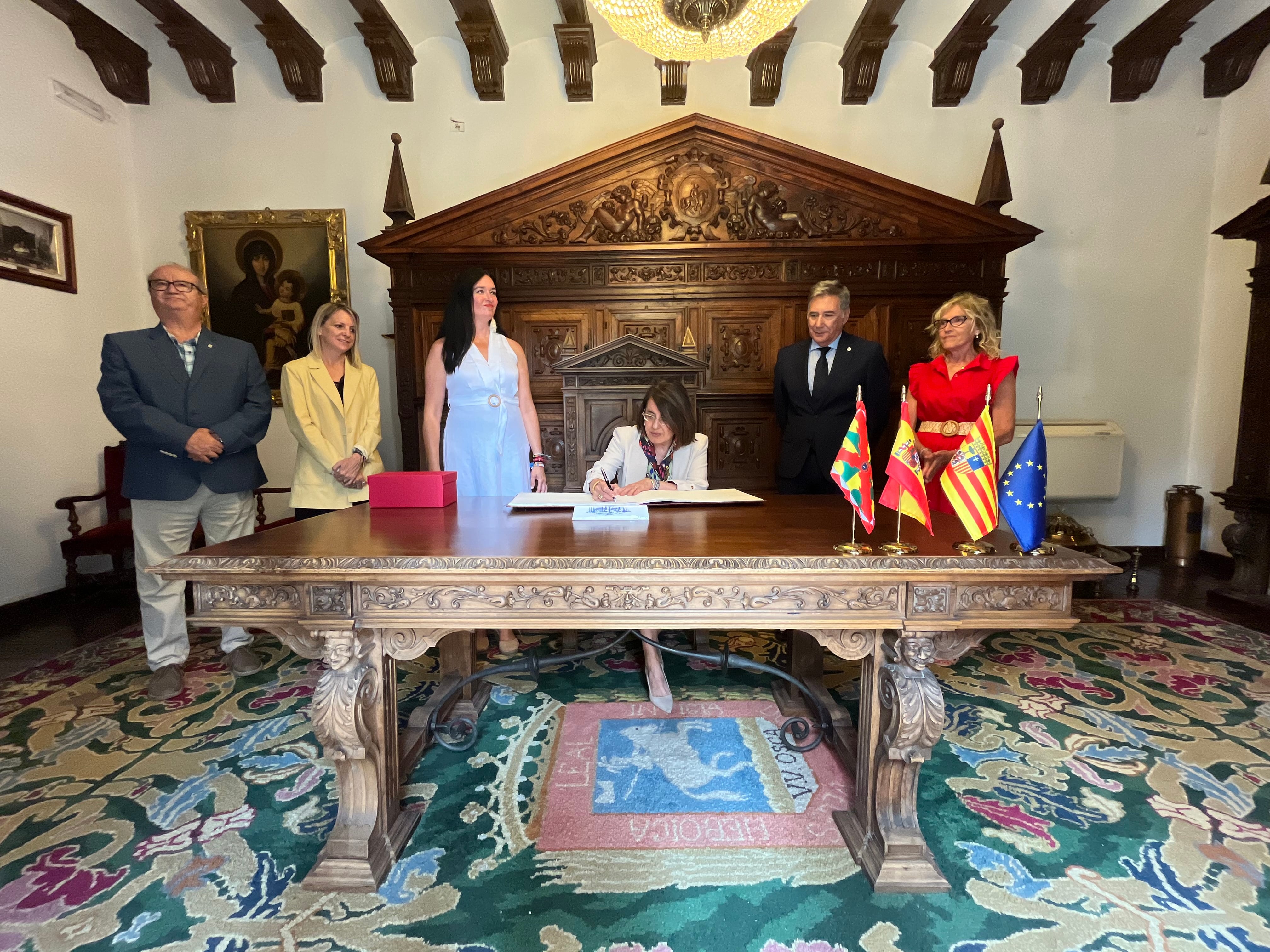 La Justicia de Aragón en su visita al Ayuntamiento de Huesca