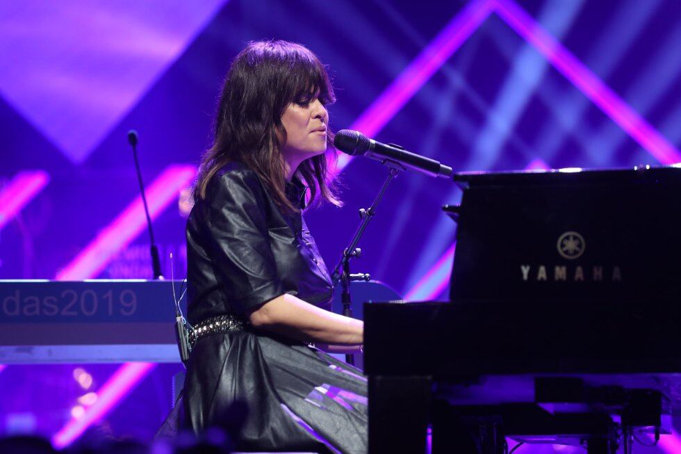 Vanesa Martín canta en la gala de los Ondas 2019.