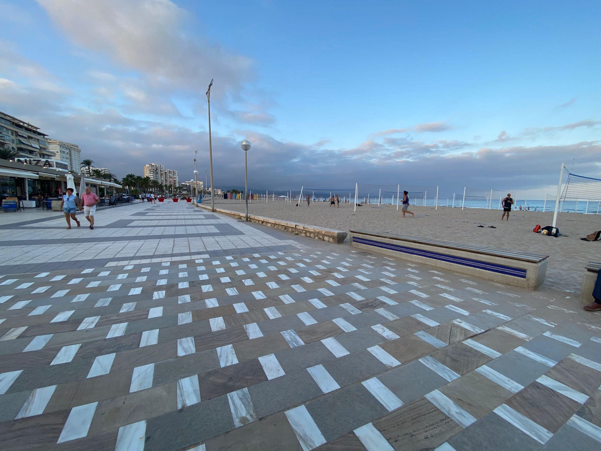 Paseo de Niza en la playa de San Juan de Alicante