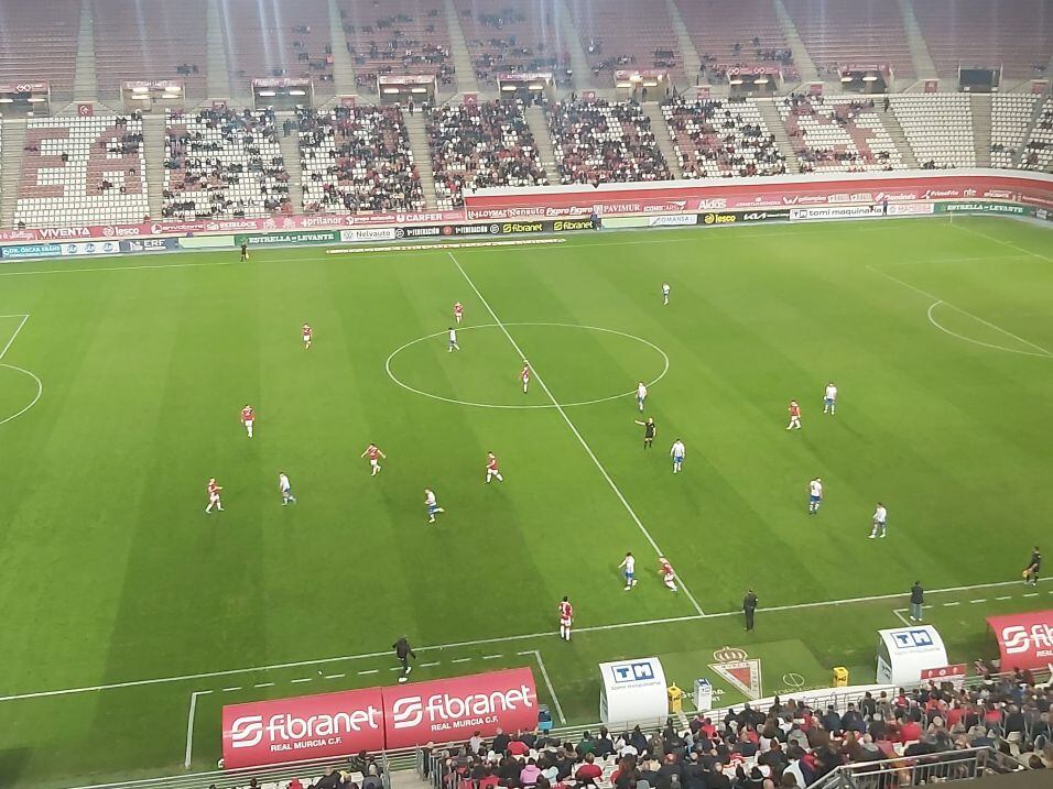 Instante del partido entre el Real Murcia y el CD Alcoyano