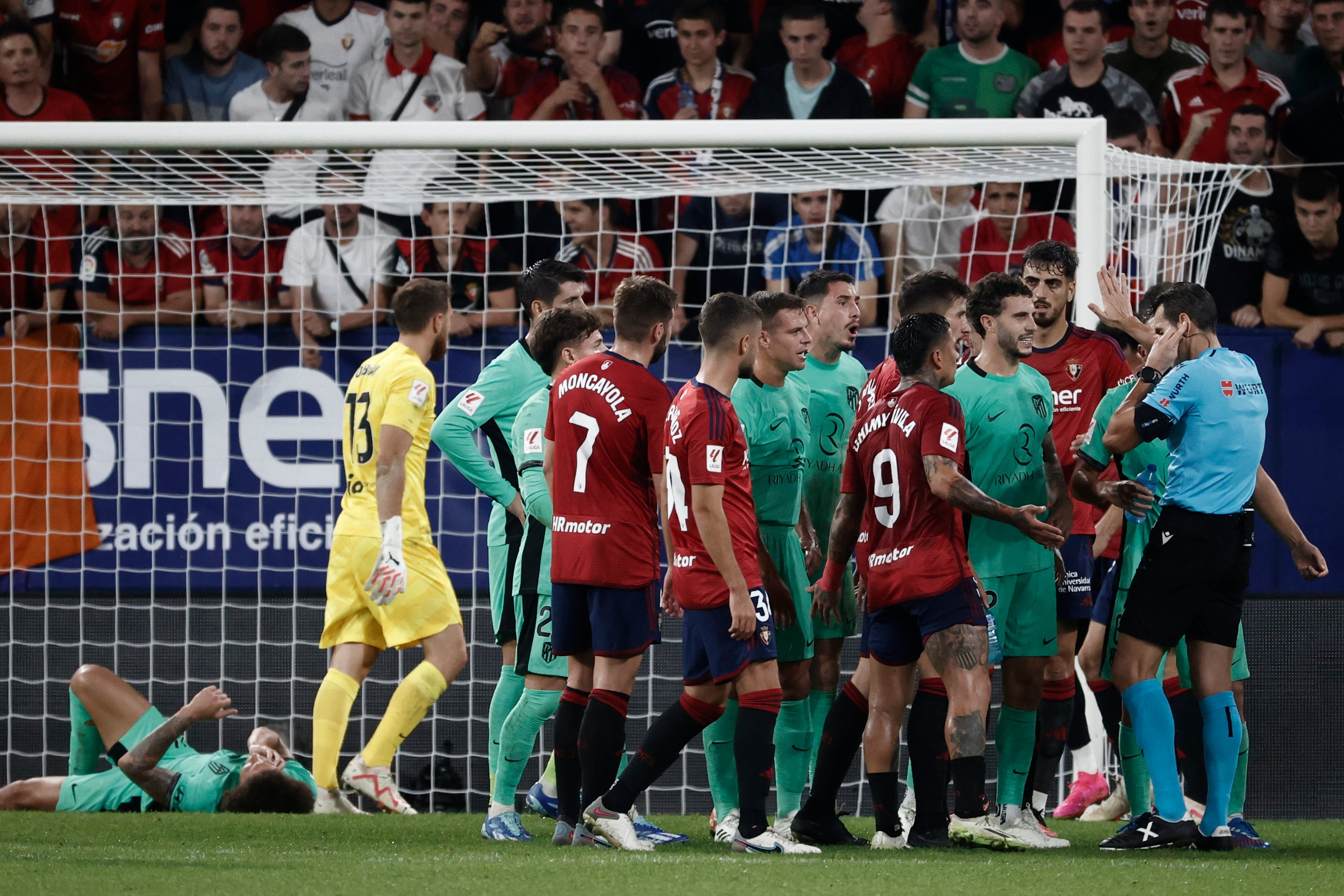 El árbitro Martínez Munuera anula el gol de David García que suponía el empate de Osasuna ante el Atlético de Madrid