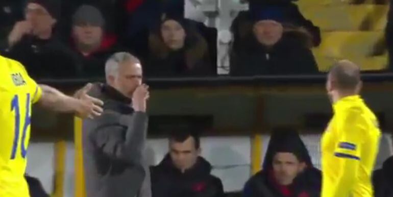 Mourinho, durante su discusión con Kalachev