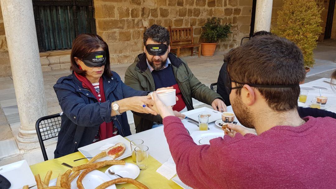 Desayuno a ciegas