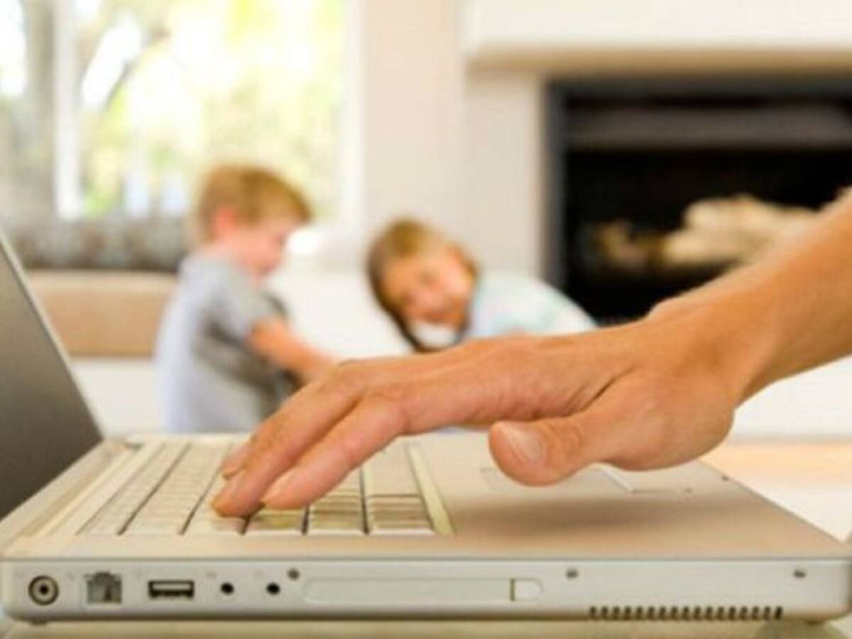 Las mujeres con menores que teletrabajan soportan la mayor parte del estrés del confinamiento