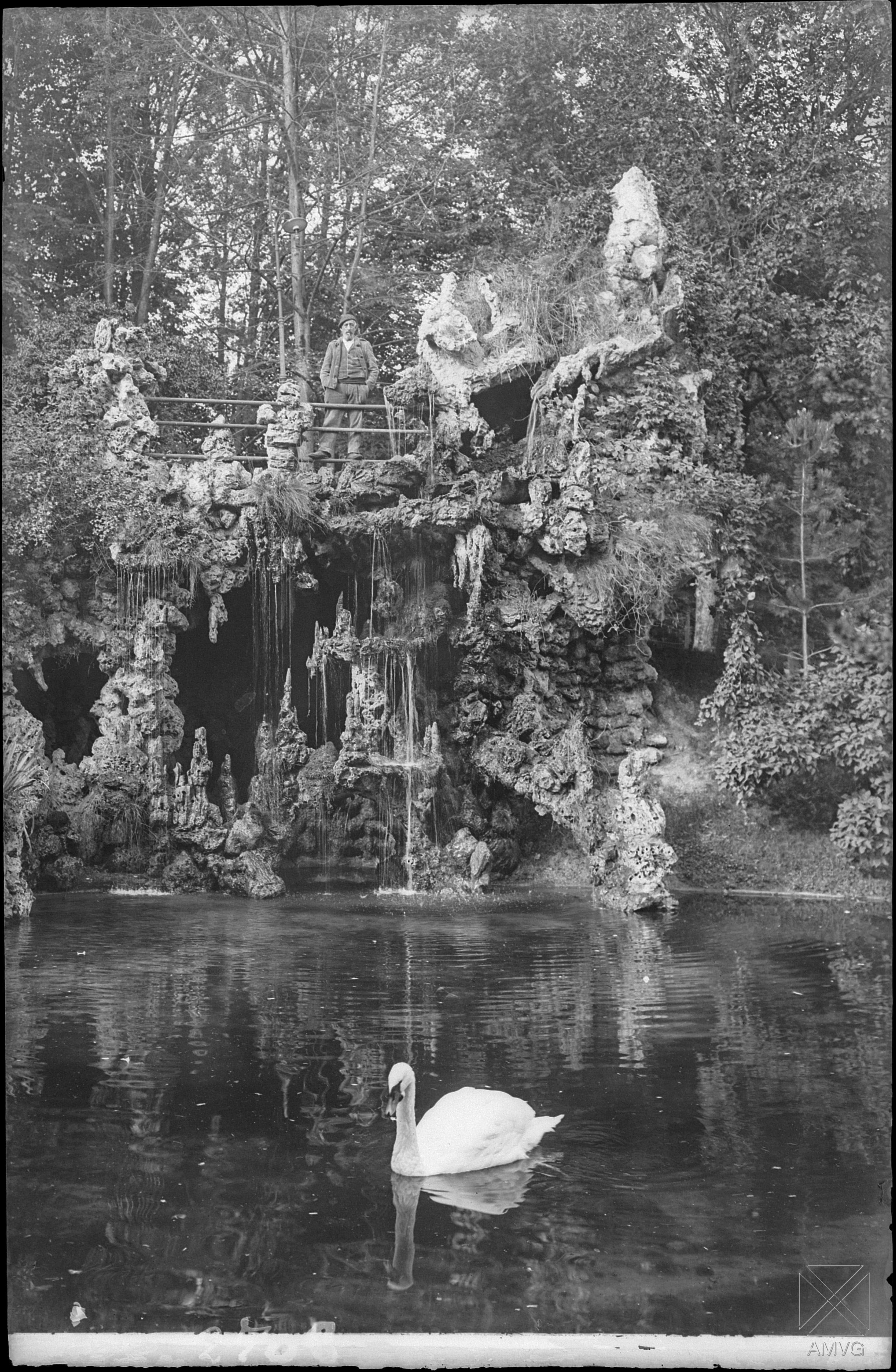 Vista de la gruta en 1905. Arriba, el contratista de la obra, Mariano Ferraz