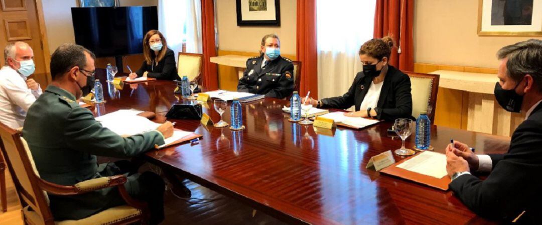 Reunión del Delegado del Gobierno con Policía y Guardia Civil