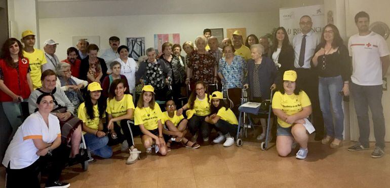 Jóvenes y mayores participantes en el proyecto &#039;Mi residencia es un museo&#039;