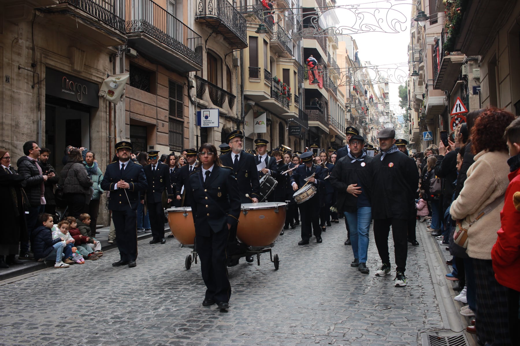 La Música Primitiva Apolo d'Alcoi ha abierto como es tradicional el desfile interpretando 'L'Entrà dels Reis' de Camilo Pérez Monllor