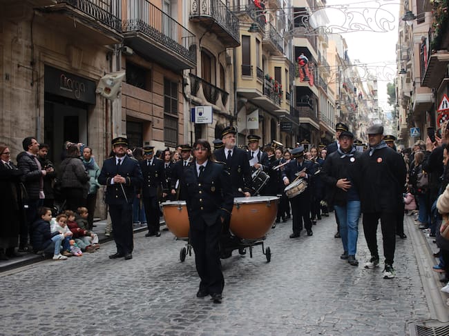 La Música Primitiva Apolo d'Alcoi ha abierto como es tradicional el desfile interpretando 'L'Entrà dels Reis' de Camilo Pérez Monllor