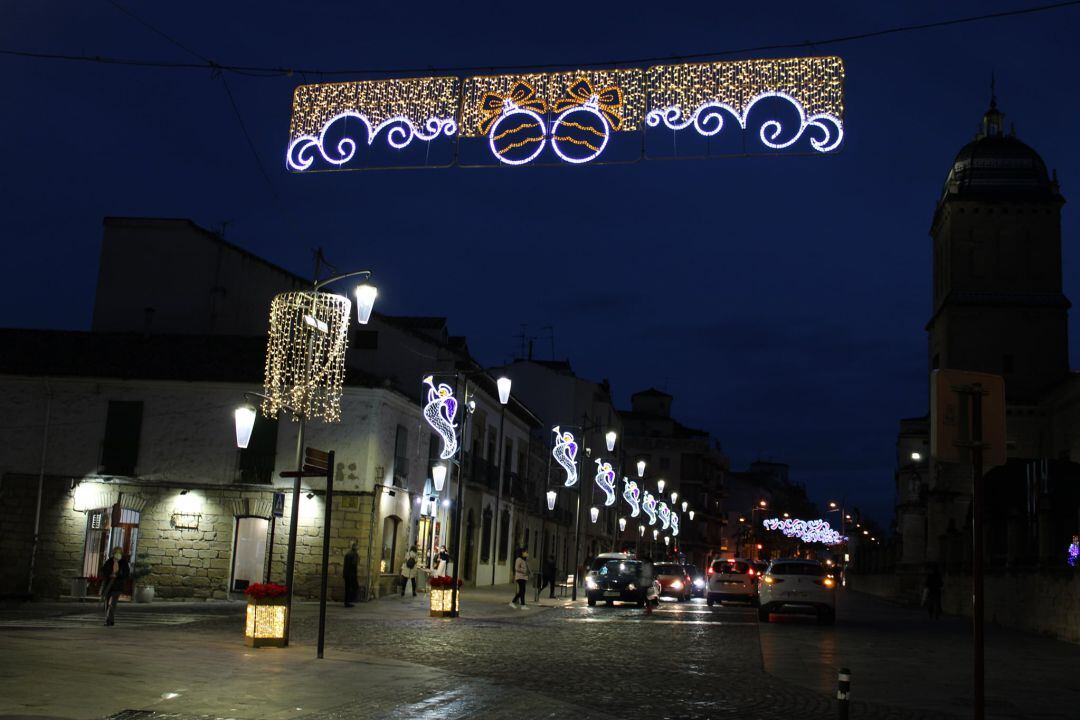 Alumbrado de Navidad en la calle Obispo Cobos