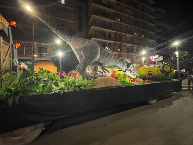 Del Poly con Jurassic Park fue segundo en el concurso de carrozas. Foto: Ayto. de Monzón