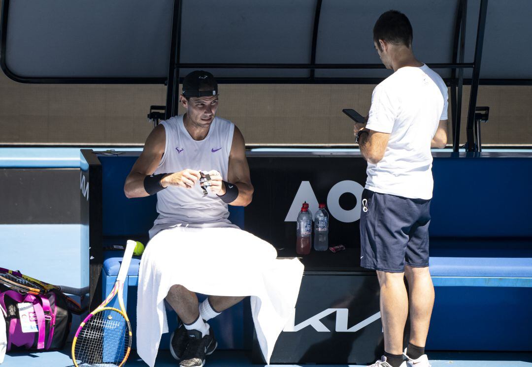 Nadal, durante un entrenamiento, en Australia