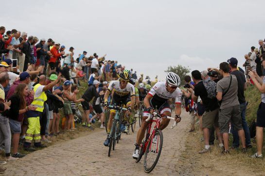 Vista del pelotón durante la cuarta etapa del Tour entre Seraing y Cambrai