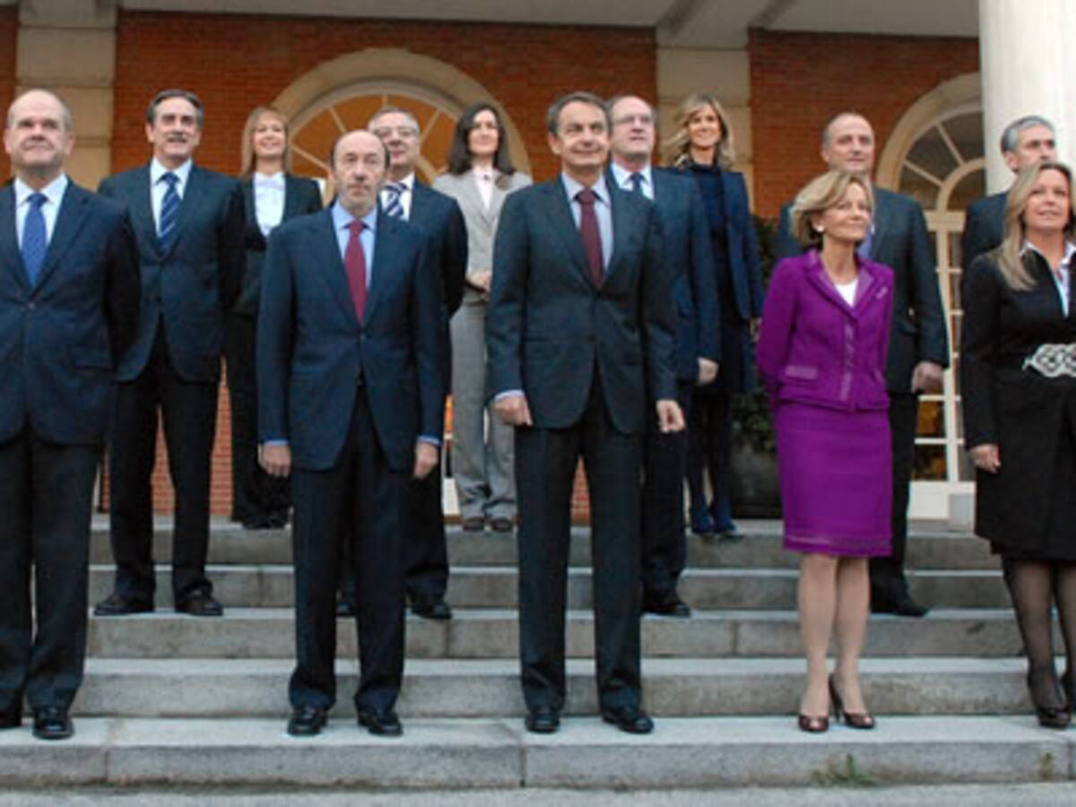 El PP aventaja al PSOE en 7'9 puntos en intención de voto, según el CIS