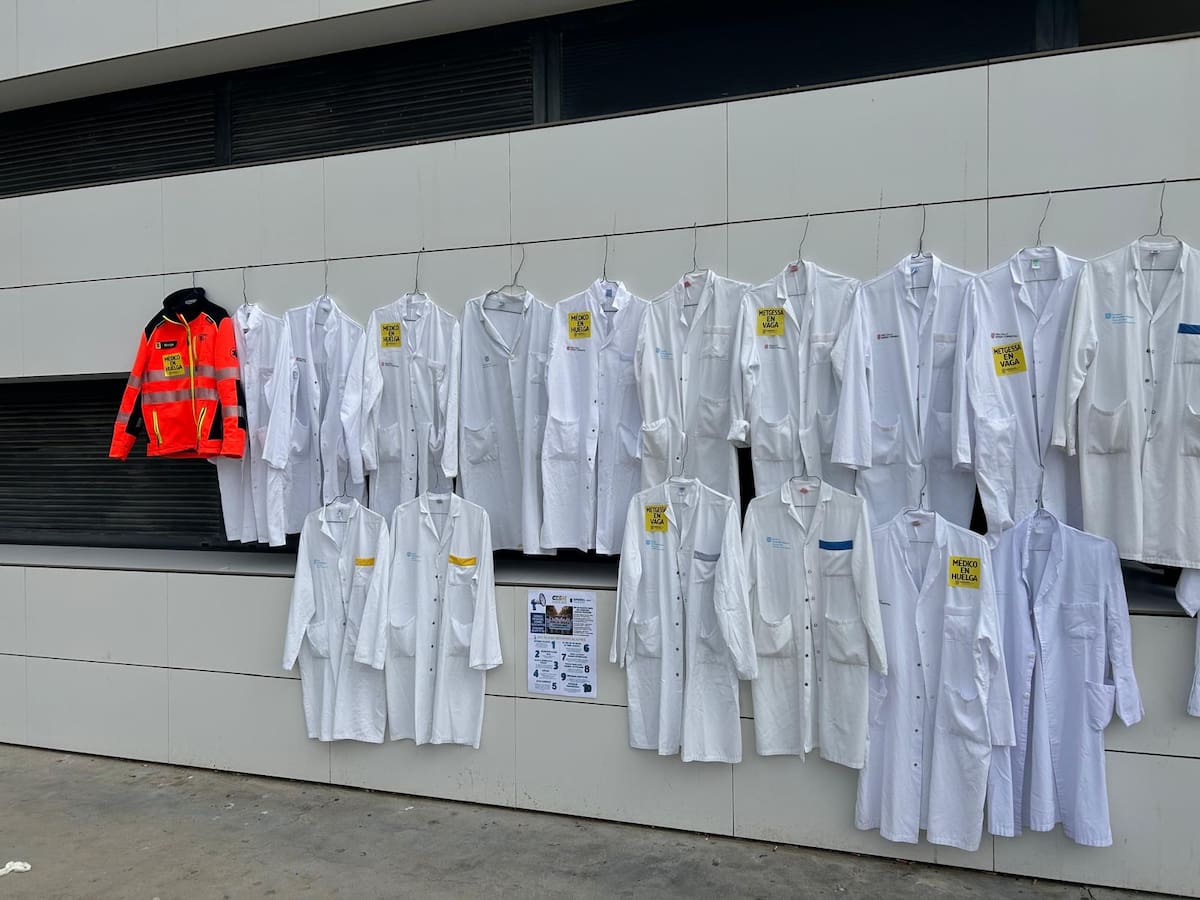 Los médicos pitiusos dicen que seguirán "firmes" en su protesta tras el elevado seguimiento del paro convocado esta semana