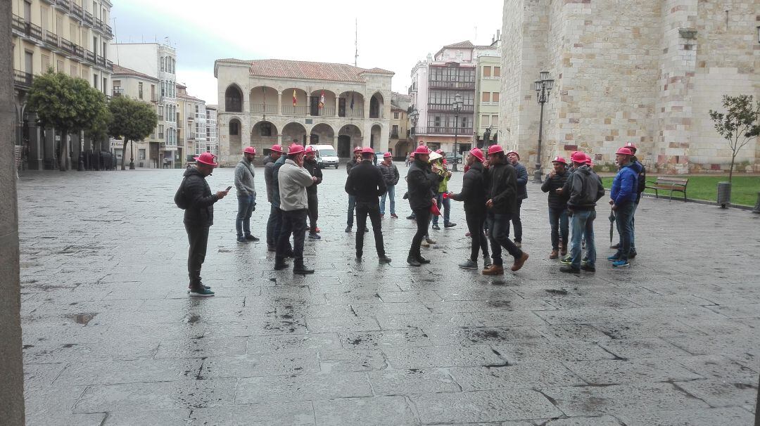 Protesta de los miembros del Cuerpo de Bomberos en la Plaza Mayor de Zamora el pasado lunes
