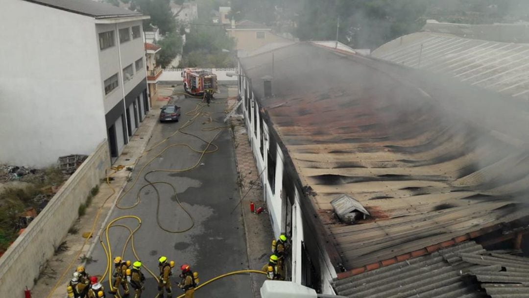 Instalaciones incendiadas de la fábrica de Ibi