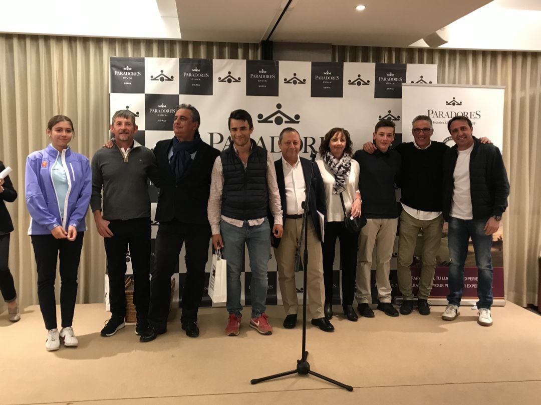 Foto de familia con los ganadores del torneo en el Parador Antonio Machado.