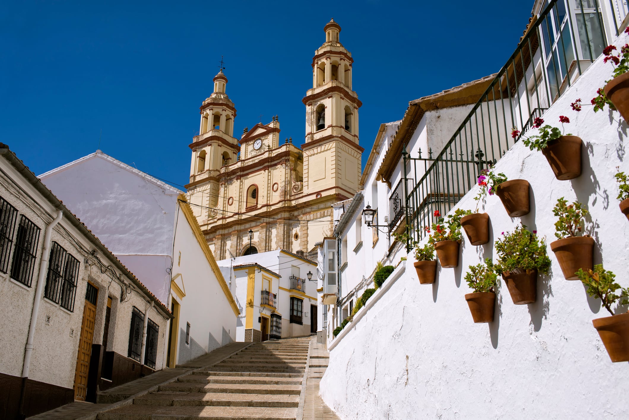 Vista de la iglesia de Nuestra Señora de la Encarnación en Olvera (Cádiz).