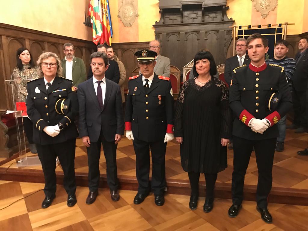 Jacobo Morlán junto al alcalde, a la concejala de Seguridad Ciudadana, y los responsables de Policía Local y Bomberos