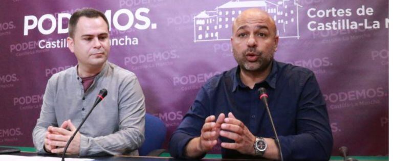 David Llorente (izquierda) y José García Molina (derecha) diputados regionales de Podemos