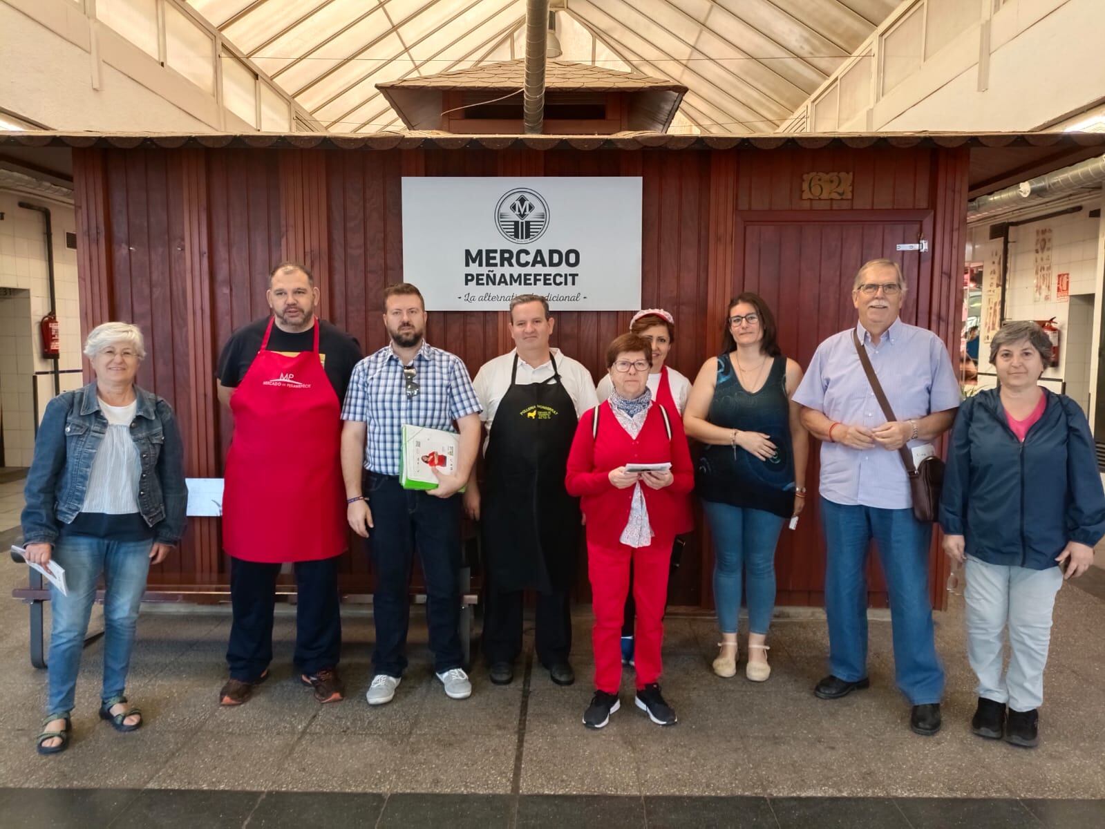 Encuentro entre representantes de la coalición &#039;Para la Gente&#039; con el Mercado de Peñamefécit en Jaén