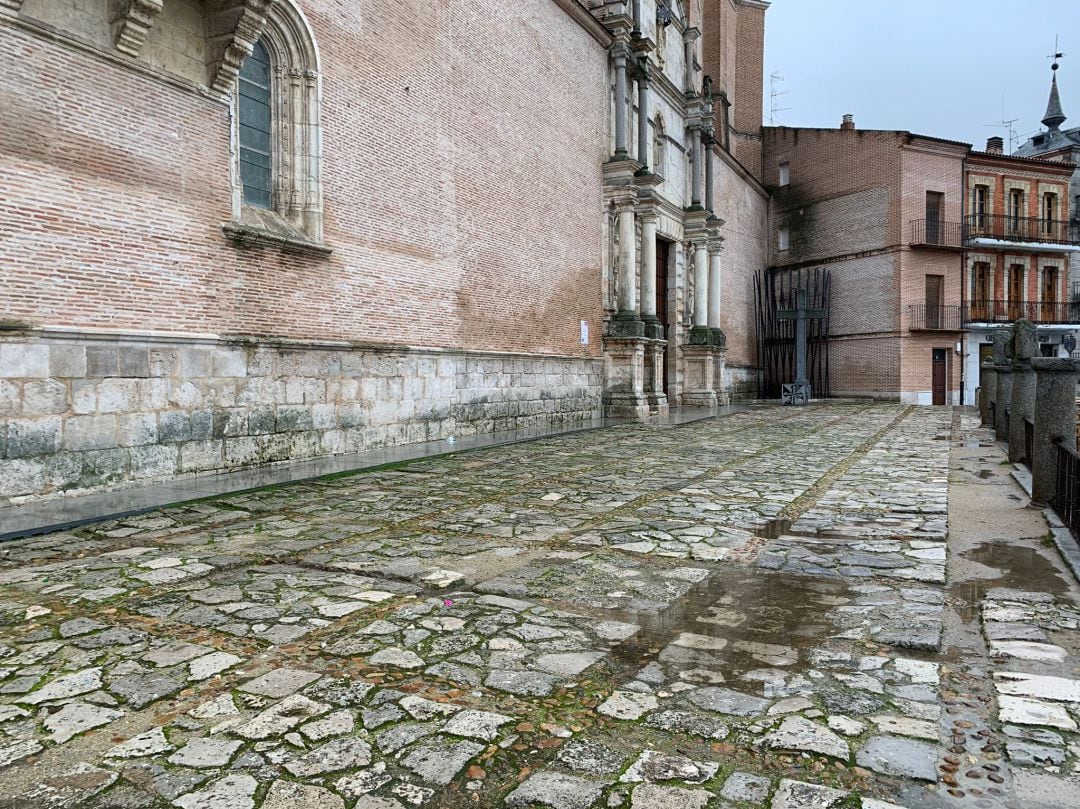 El atrio de la Colegiata se arreglará utilizando los remanentes municipales