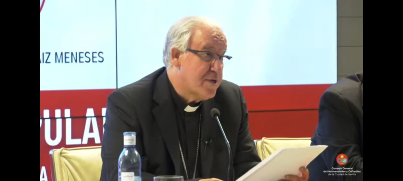 Monseñor Saiz Meneses durante su conferencia en la apertura del curso cofrade del Consejo de Hermandades