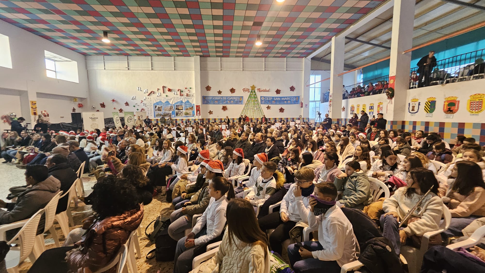 Vista general de la Caseta Municipal de Bedmar, donde se celebraba el %! Certamen Comarcal de Villancicos de Sierra Mágina