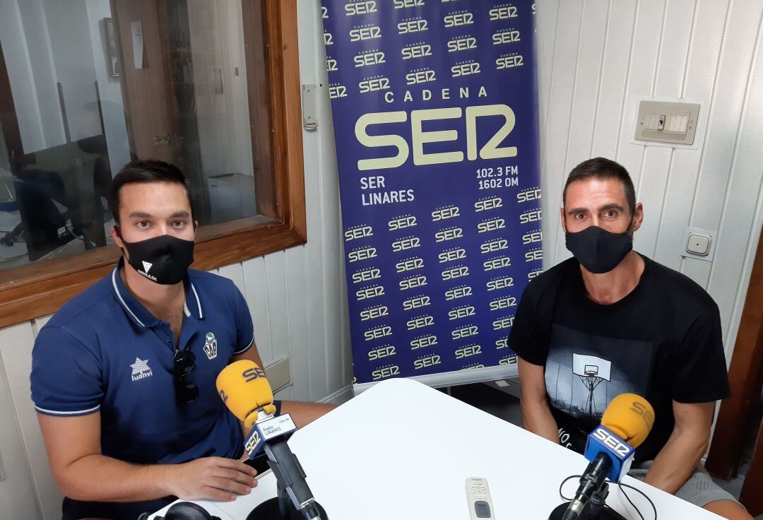 Juan García y Carlos Alvarado, entrenador y capitán del senior masculino