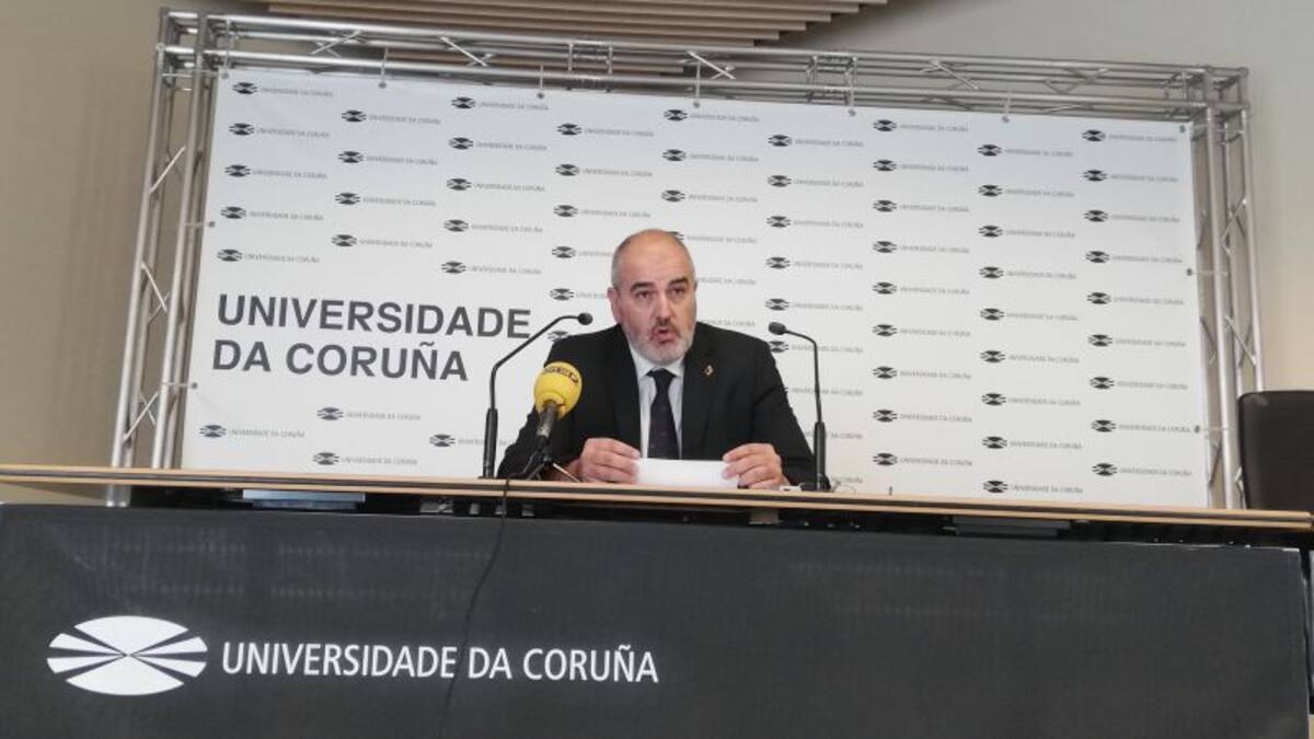 Martínez Abella ve en declive el proyecto de Nova Luce en la Universidade da Coruña