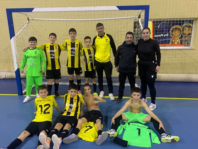 El torneo homenaje fue una fiesta del fútbol con unos niños que disfrutaron con su deporte preferido.