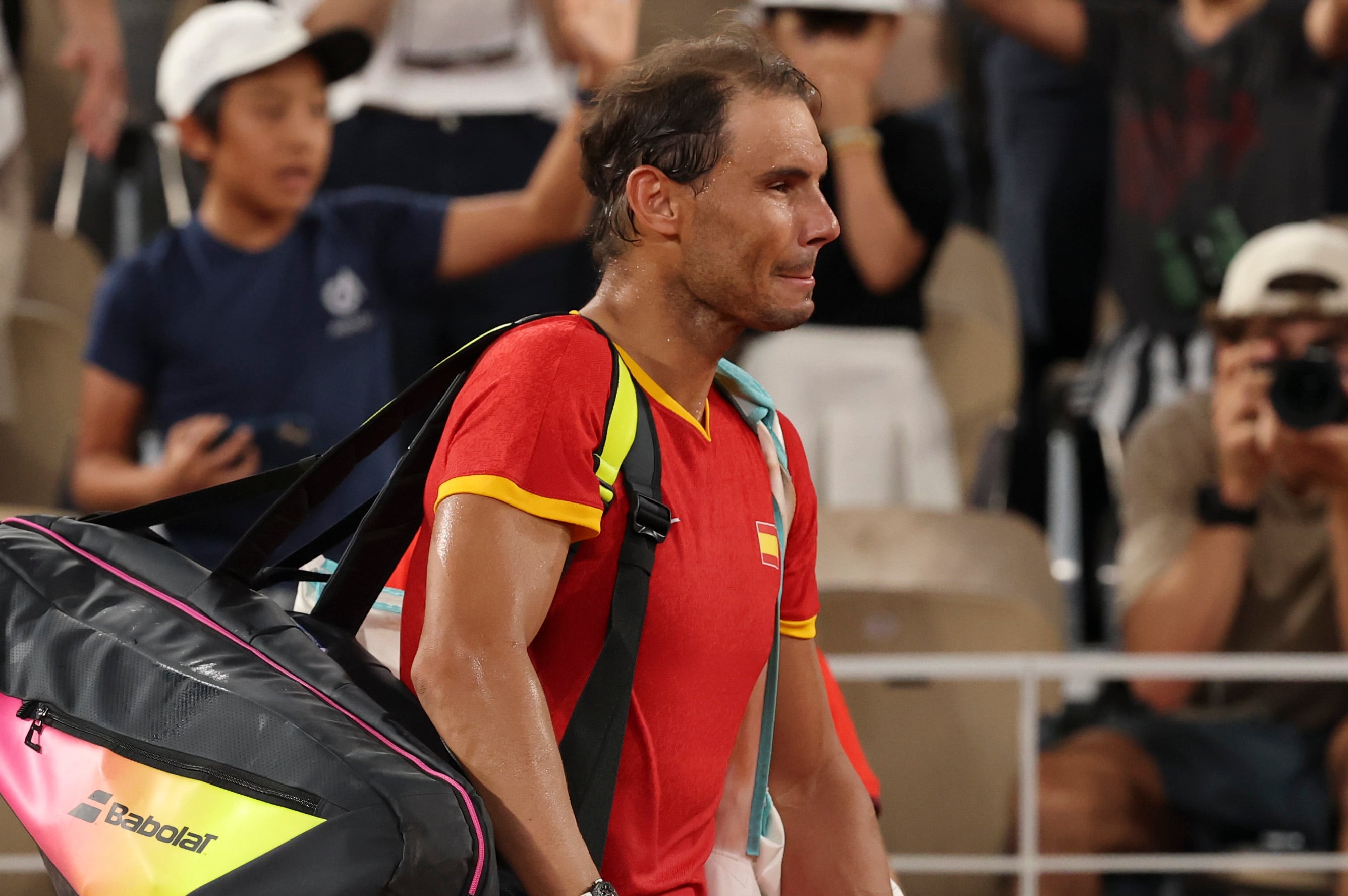 El español Rafa Nadal tras perder ante los estadounidenses Austin Krajicek y Rajee Ram en los cuartos de final de dobles masculinos de tenis de los Juegos Olímpicos de París 2024, en el complejo de tenis Roland Garros de París. EFE/ Juanjo Martín