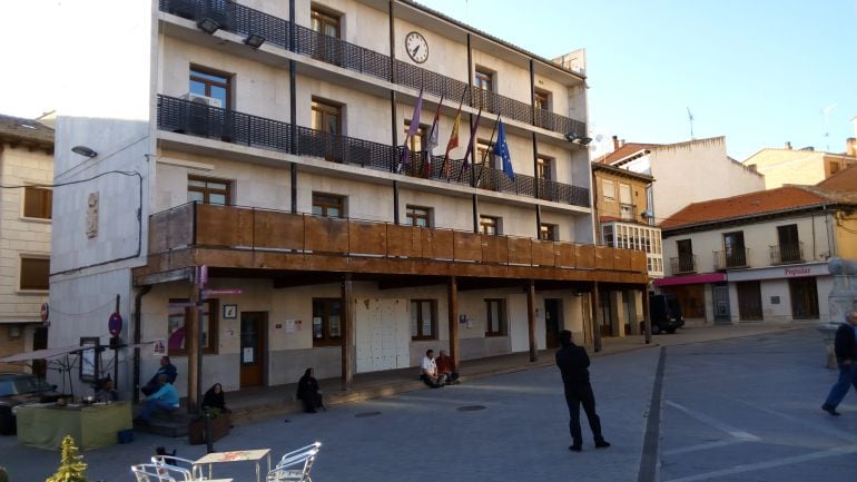 El Ayuntamiento y la Plaza Mayor de Roa.