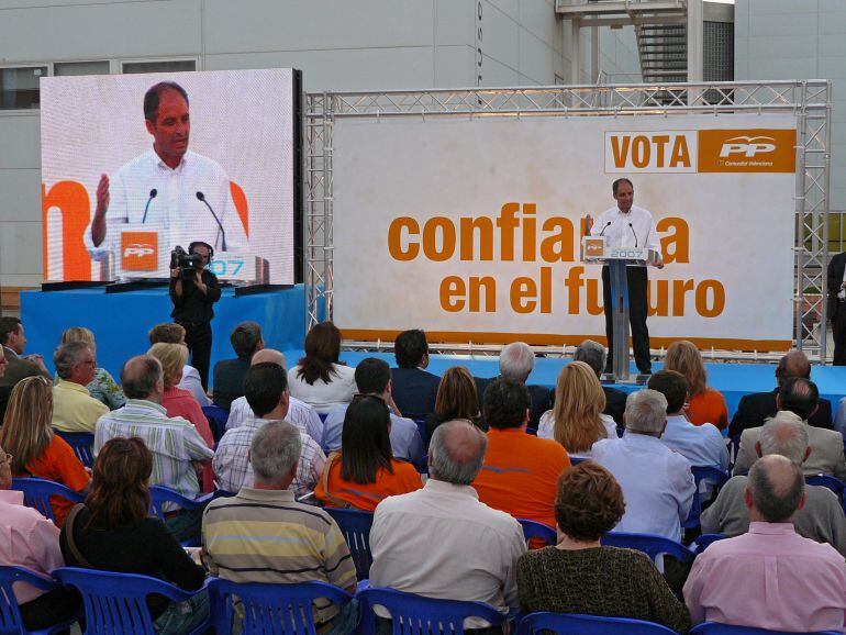 Mitin del PP en Elda en 2007, con Francisco Camps