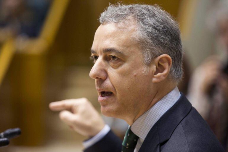  El lehendakari, Iñigo Urkullu, interviene durante un pleno de control en el Parlamento Vasco. 