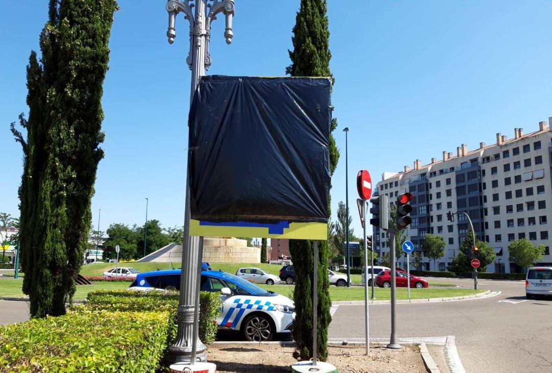 Señales colocadas en el paseo de Zorrilla