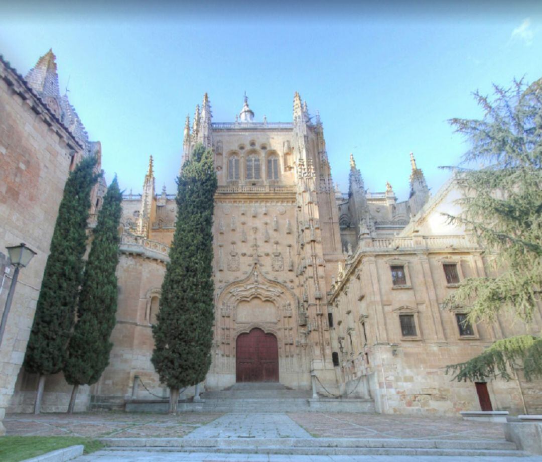 Imagen de la Catedral Nueva de Salamanca desde el Patio Chico.