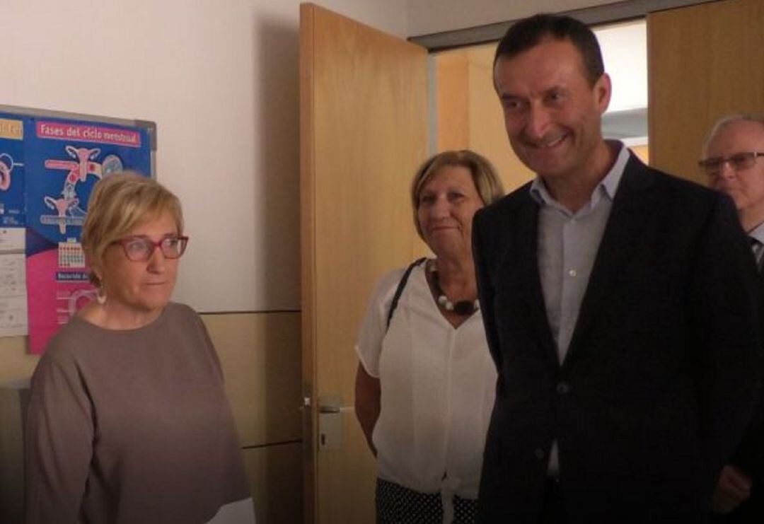Consellera de Sanitat con el alcalde de Elche (Imagen de archivo)