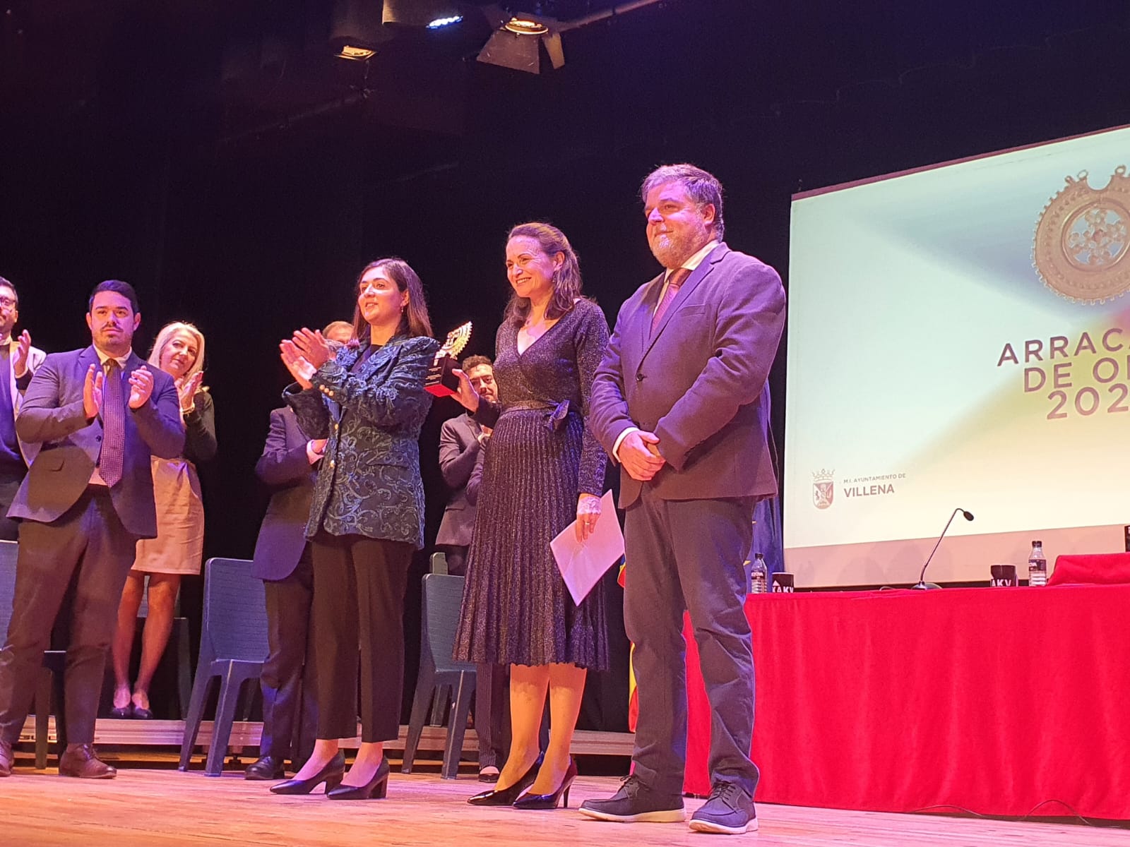 Nuria Ferrandiz, recogiendo su Arracada