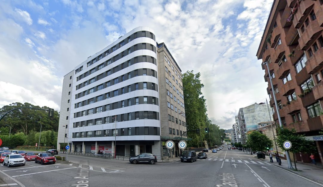 Edificio situado entre la Avenida Arquitecto Palacios y Avenida de Castrelos, en Vigo, donde se produjo el accidente laboral mortal