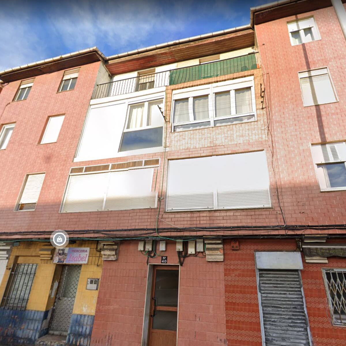 Cae una niña de tres años desde un tercer piso en Peñacastillo