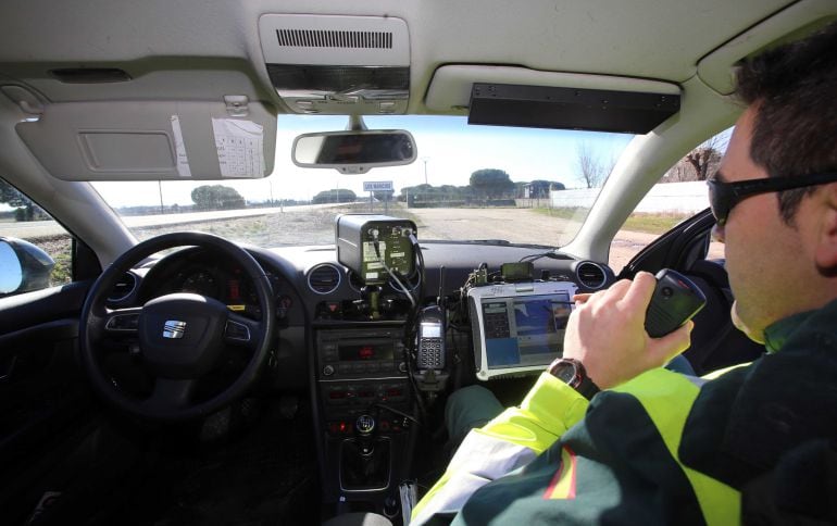 Radar instalado en un coche de la Guardia Civil