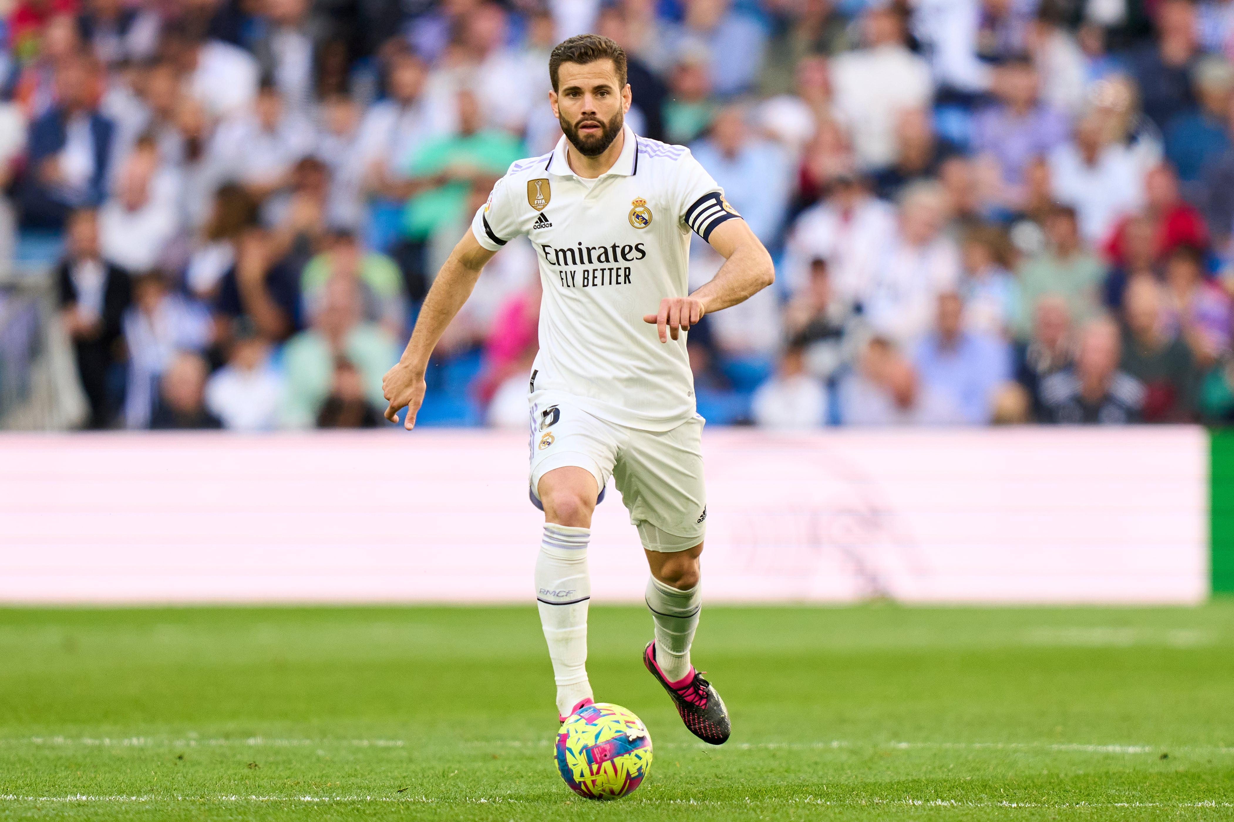 Nacho Fernández conduciendo un balón en el Real Madrid - Espanyol